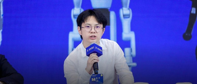 90 后北大博导造人形机器人，不学特斯拉1992 年出生的王鹤，现在是北京大学前沿计算研究中心助理教授和博士生导师