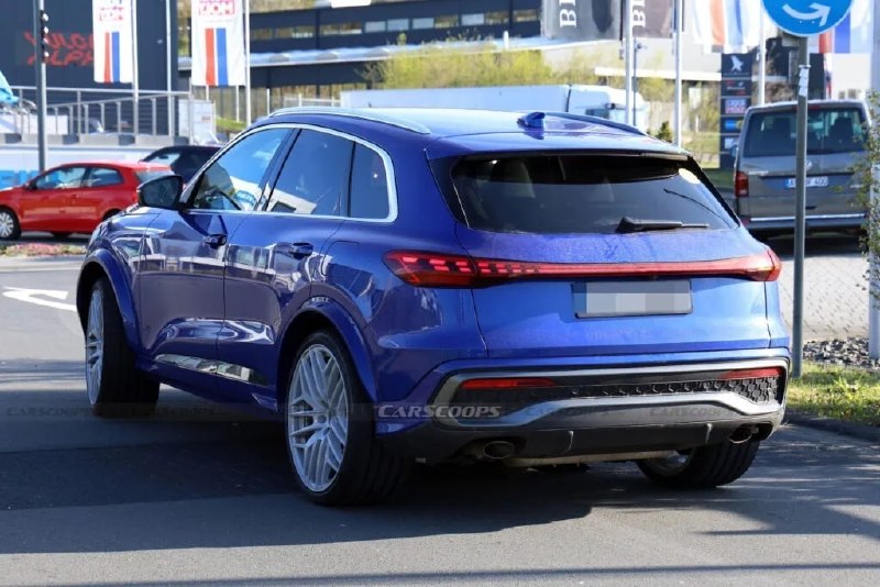 Audi разрабатывает мощный внедорожник RS Q5, который сейчас активно испытывают на дорогах Германии 3