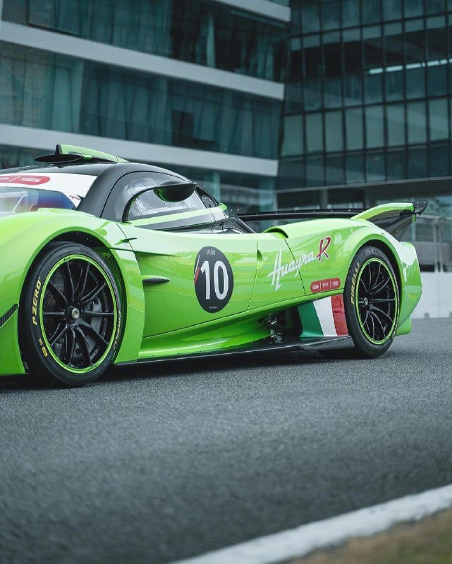 Pagani Huayra R 5