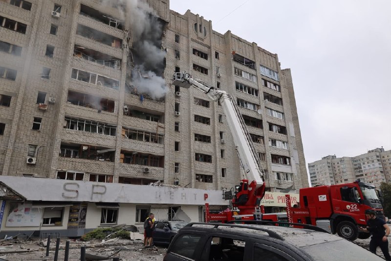 UPD: за попередніми даними, 1 людина загинула, щонайменше 27 постраждали, з них 1 дитина, через удар росіян по Салтівському району Харкова