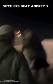 המתקפה האכזרית של המתנחלים הציונים על העיתונאי הרוסי בגדה המערבית מתנחלים ציונים באזור אום אל ח'יר במסאפיר…