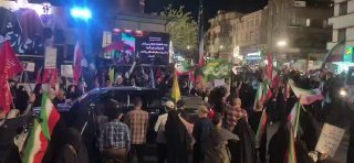 🎦 ההתרגשות של אנשי הכיכר במהלך מעבר משגר נושא הטילים