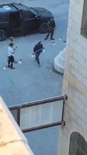 תחת אבטחה של צה"ל ומג"ב: ח"כ צבי סוכות ניפץ אנדרטאות למחבלים ביו"ש