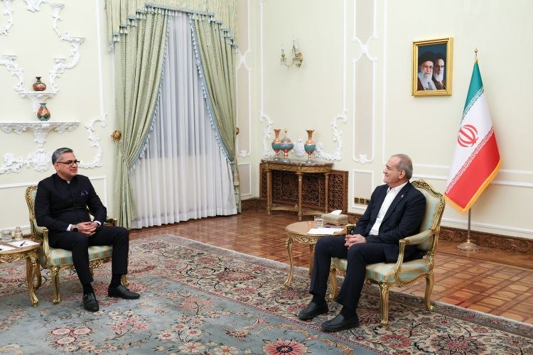Pazhkian at the ceremony of receiving the credentials of the new Indian ambassador: