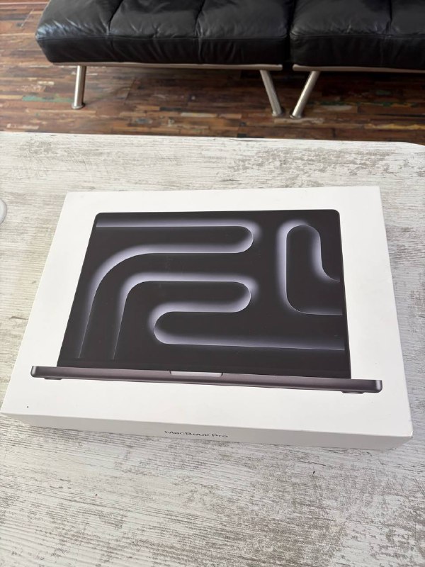 MacBook Pro 16' M5 MAX