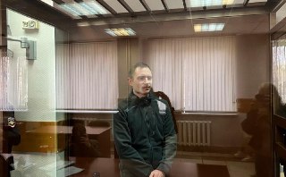 Зампреду «Яблока» Максиму Круглову дали семь лет колонии за посты про Бучу и МариупольЗамоскворецкий райсуд Москвы приговорил зампреда партии «Яблоко» Максима Круглова к семи годам колонии общего режима по делу о военных «фейках», сообщает корреспондент «М
