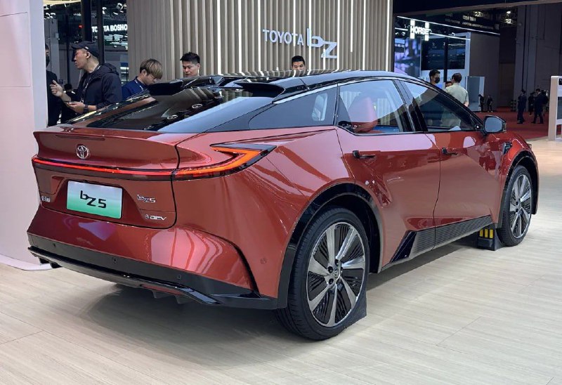 Toyota bZ5 вышел в серию с батареями BYD и пробегом до 630 км 4