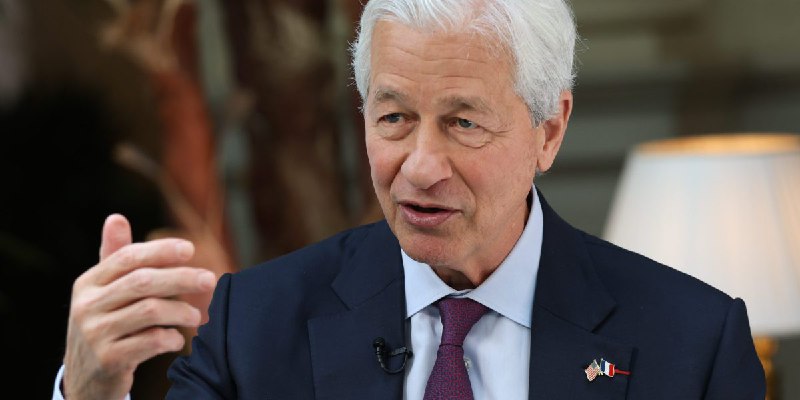 Jamie Dimon says it would be a 'mistake' to think deescalation from Trump's White House means volatility is over&nbsp;