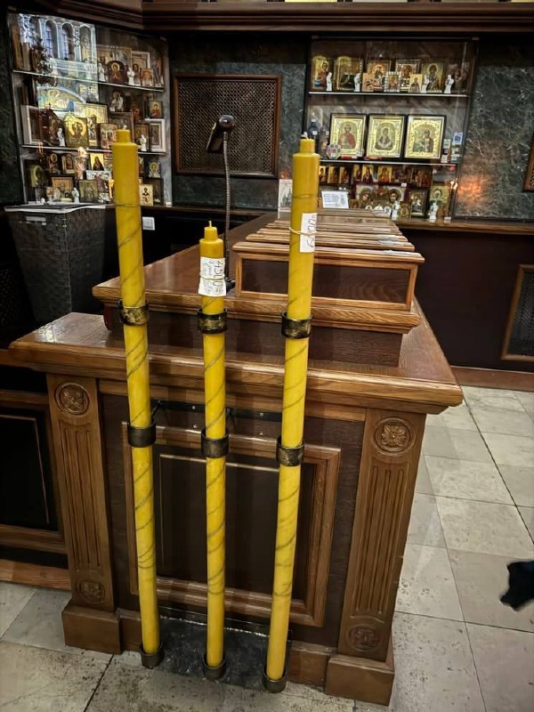 חוטאים של הרמה המקסימלית נמכרים נרות ענק במקדש ניז'ני נובגורוד. נר מטר למחילה על חטאים יעלה 4.5-6 אלף רובל.