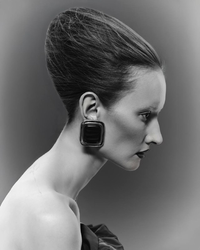 “Профиль этой женщины был с характером. Она — женщина с монеты.”Фото @guusaarМодель @guseva._Волосы @tueva.mariaМэйк  @_lada_romanova_Стиль @apirinskСвет @vsly_korzhБэк @helgapupkina“Профиль этой женщины был с характером. Она — женщина с монеты.”Фото @guusaarМодель @guseva._Волосы @tueva.mariaМэйк  @_lada_romanova_Стиль @apirinskСвет @vsly_korzhБэк @helgapupkina