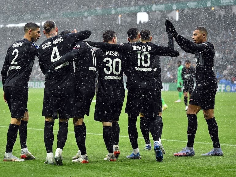 Football Twitts: وقتی کسی نیست عکس رو خراب کنه@Futball_Twitts | ICHIRUKI