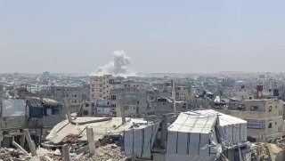 דחוף: הכיבוש מבצע מבצע הפצצה מאסיבי באזורים המזרחיים של העיר חאן יונס ורפיח.