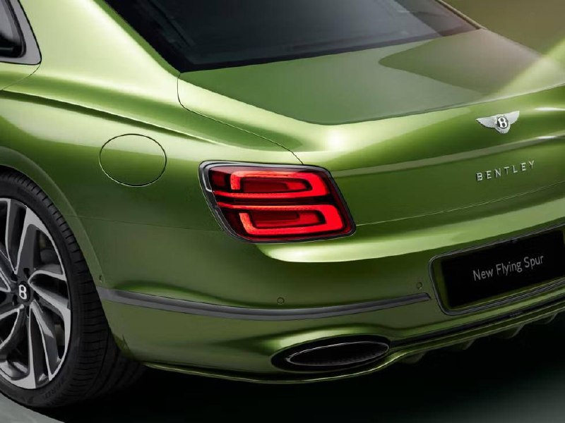 Bentley представил самый мощный седан в своей истории 3