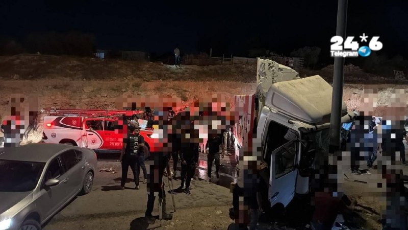 🇮🇱 תאונת דרכים קשה בצומת תל ערד: הרוג ופצוע קשה בהתנגשות בין משאית לרכב פרטי.
