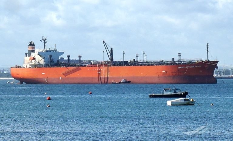 تحولات جهان اسلام: 🚢 نیروهای مسلح ایران یک نفتکش متخلف اماراتی را در کریدور شمالی تنگه هرمز توقیف کردند.🔹نفتکش آمارا (AMARA) یک تانکر حامل