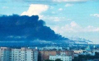 ВСУ могли выбить производство 65% бензина в РоссииПосле последних ударов ВСУ, а также после атак в мае и июне полностью остановлены или существенно пострадали мощности, которые перерабатывают 159 млн тонн нефти в год (59% от годовой переработки этих заводо