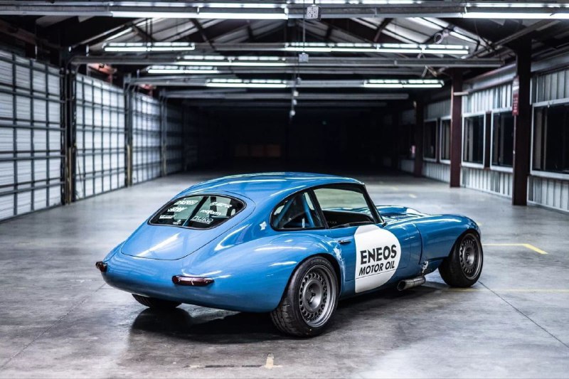 Jaguar E-Type с мотором от Supra и деталями от BMW 7