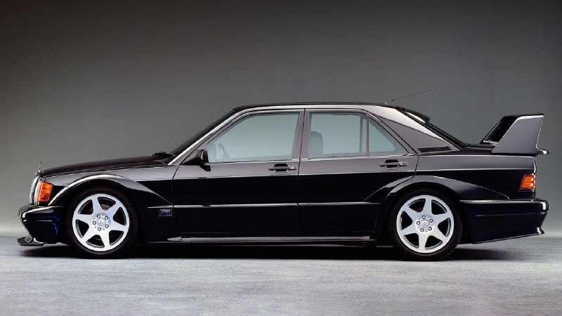 Раскрыта внешность рестомода Mercedes-Benz 190E Evolution II 6