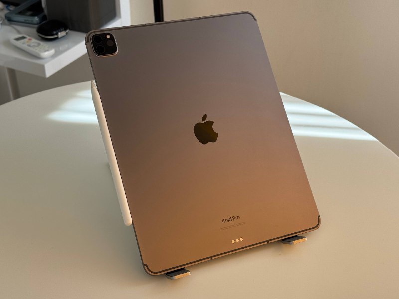 Планшет Apple iPad Pro 12.9” (6-го поколения) Wi-Fi + Cellular, 128GB — фото 1