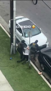 הוליווד. דרמה קווין צילומי וידאו אינטנסיביים לוכדים סוכנים פדרליים נאבקים אדם אל הקרקע ולוקחים אותו למעצר ל…
