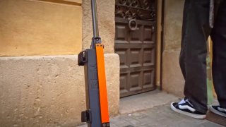 Испанцы изобрели электровесло для скейтеров и роллеровДевайс способен разогнать 