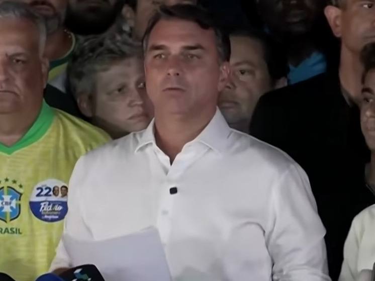 בולסונארו מכריז על עצמו כנשיא ברזיל הנבחר לפי פולה דה ס.פול, הפוליטיקאי, שעזב את המדינה על רקע חקירת הלבנת…