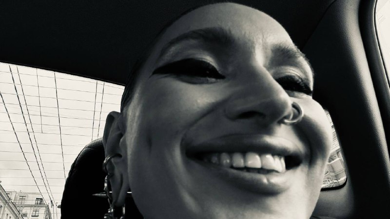 Не спеша возвращаюсь к себе, как фотограф. Для тех, кто не знал, до волос я плотно занималась фотографией — целых 8 лет.  Найдя свой стиль и внутреннее вдохновение, примерно в тот же момент я решила оставить фотографию в прошлом и полностью посвятить себя стрижкам и уходу за волосами.  После перерыва в 10 лет я решила вспомнить свой стиль и продолжить заниматься фотографией. В поисках новых открытий в себе и чтобы не утратить этот талант навсегда.  А вы когда-нибудь задумывались, что именно вы хотели бы вернуть — мечты и увлечения?Не спеша возвращаюсь к себе, как фотограф. Для тех, кто не знал, до волос я плотно занималась фотографией — целых 8 лет.  Найдя свой стиль и внутреннее вдохновение, примерно в тот же момент я решила оставить фотографию в прошлом и полностью посвятить себя стрижкам и уходу за волосами.  После перерыва в 10 лет я решила вспомнить свой стиль и продолжить заниматься фотографией. В поисках новых открытий в себе и чтобы не утратить этот талант навсегда.  А вы когда-нибудь задумывались, что именно вы хотели бы вернуть — мечты и увлечения?