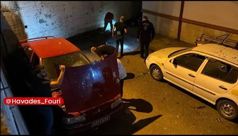 حوادث فوری ⚠️: سقوط یک شی ناشناس روی یک خودروی پلیس در ترابزون ترکیه🔹رسانه‌های ترکیه گزارش دادند که شب گذشته یک جسم ناشناس روی یک وسیله