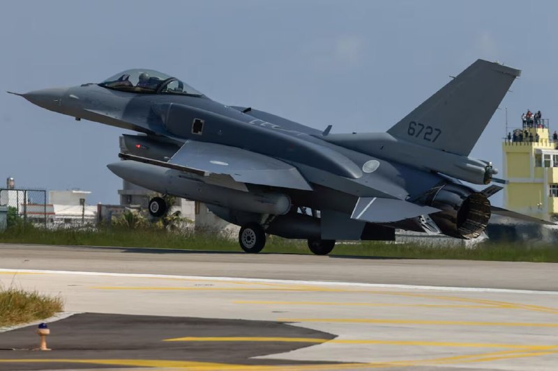 Taiwan received its first new fighter jets from America