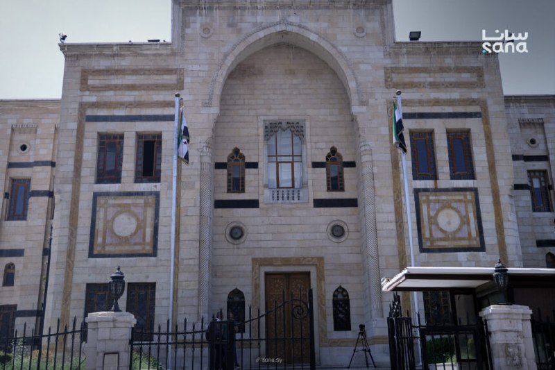 היום, יום ראשון, הוא התאריך למושב הראשון של אספת העם הסורית