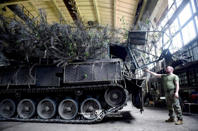 Ukraine’s 81st Airmobile Brigade upgraded a captured T-72 tank with anti-drone protection and extra camouflage.