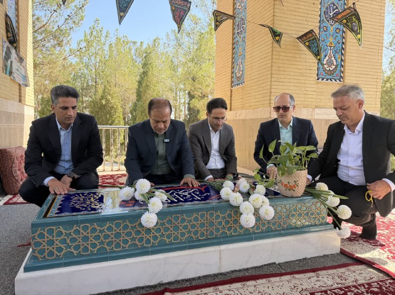 اخبار استان يزد: ✅ همزمان با ایام گرامیداشت هفته دولت صورت گرفت؛ادای احترام معاون توسعه استاندار یزد به مقام شهید گمنام آرمیده در آستان م