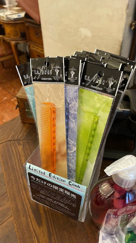 Легендарный салон Y.S. park в Токио 💘Стульчик для парикмахера, как язык любвиЛегендарный салон Y.S. park в Токио 💘Стульчик для парикмахера, как язык любви