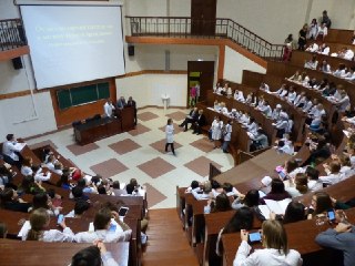 ❌ В лучшие медвузы перестали поступать на ординаторов после требования об обязательных отработках для врачей. В ожидании абитуриентов, приемную кампанию продлят до летаВ лучших российских медицинских вузах сотни бюджетных мест никто не занял — нет спроса, 