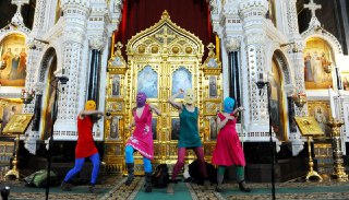 Pussy Riot хотят признать экстремистской организацией, а Human Rights Watch* внесли в реестр нежелательныхГенпрокурор Александр Гуцан подал в Тверской суд Москвы иск о признании панк-группы Pussy Riot экстремистской организацией, сообщает Минюст. Разбирате