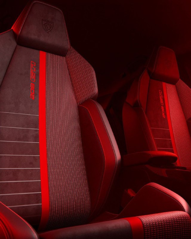 Новый Peugeot e-208 GTI 4