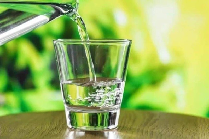 پست های ناب: یک عادت سالم روزانه: ☀️💧هر روز صبح، بعد از بیدار شدن ⏰، قبل از خوردن صبحانه 🍳، یک لیوان آب ولرم رو بنوشید. این کار به پا