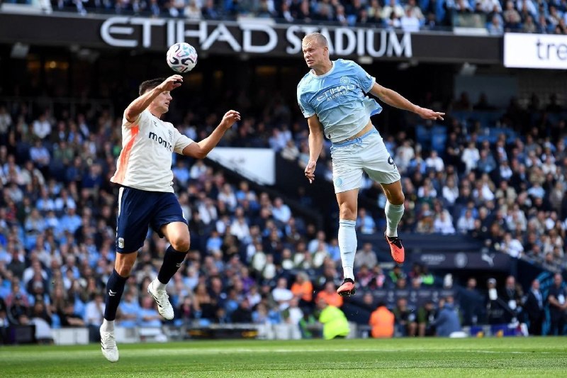 فوتبال3: ۳۰۰ گل باشگاهی برای بچه غول🔜 لحظه‌شماری هالند برای دیدار با ساندرلند⚽️ ارلینگ هالند ۳۰۰مین گل خود را در مسابقات باشگاهی 