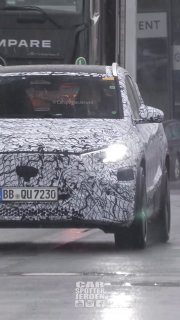 Совершенно новый Mercedes-Benz GLA на тестах на Нюрбургринге. Эти задние фонари 