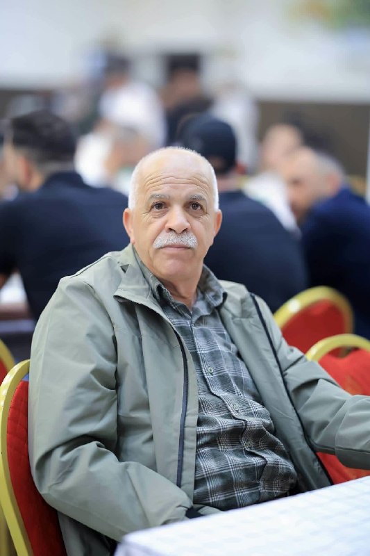 The occupying forces arrested the writer and political analyst Rasem Obeidat early this morning from his home in the town of Jebel Mukbar in occupied Jerusalem.