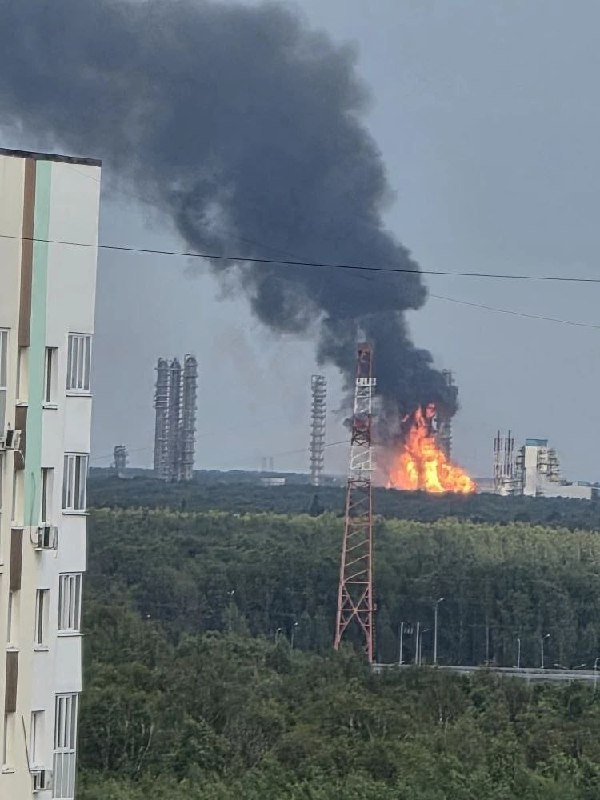 Над 2000 км до целта.