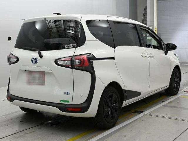 Toyota Sienta 2022 фото 2