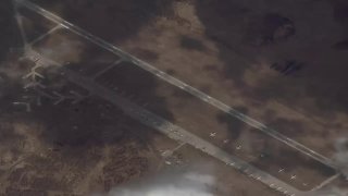 ВСУ атаковали четыре истребителя Су-57 и Су-34 на аэродроме «Шагол» в Челябинской области, в 1700 километрах от границы с Украиной, сообщил командующий силами беспилотных систем ВСУ Роберт Бровди.По его словам, истребители были поражены 25 апреля. В Геншта