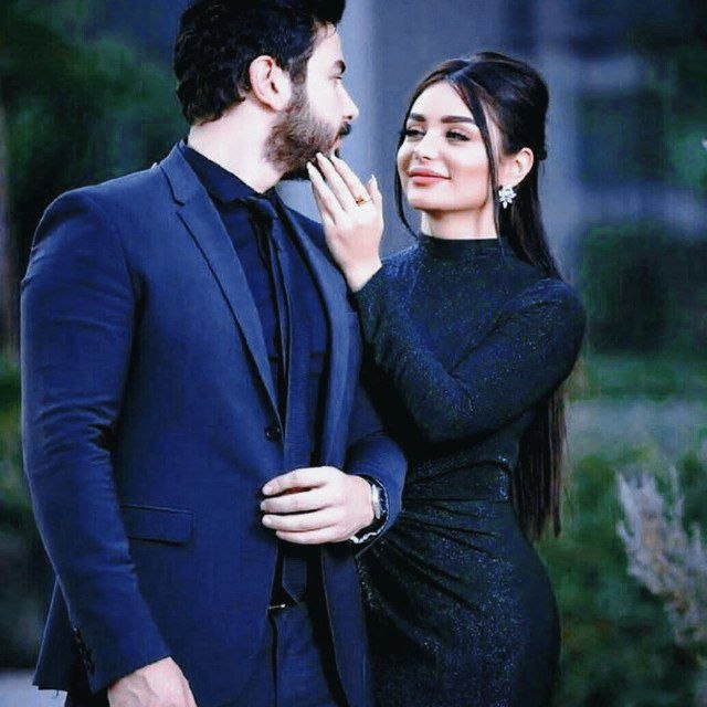 #شعروادب: ❤️❤️❤️❤️❤️❣دور نگاه ساده ی چشمت بگردم🌹در شهر چشمانت همیشه دوره گردم❣با من چه کردی دختر شهر غزل ها🌹بنگر که با یک تار گیسو