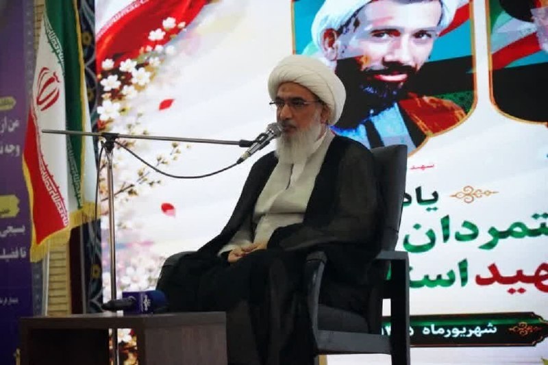 خبرگزاری حوزه: 🔹روایت امام جمعه بوشهر از سادهزیستی شهید رجایی در بوشهر◽هنگامی که شهید رجایی به بوشهر آمد، پیش از آنکه پای سفره بنشیند
