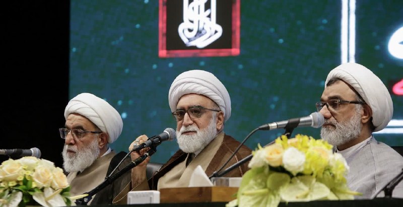 خبرگزاری حوزه: 🔹رهبر شهید انقلاب الهیات را از ساحت دانش به عرصههای اجتماعی و حکمرانی پیوند دادندحجتالاسلام خسروپناه، دبیر شورای عالی