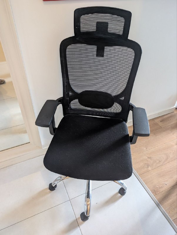 Компьютерный стул. Состояние хорошее. 100 лари. Ваке — фото 1