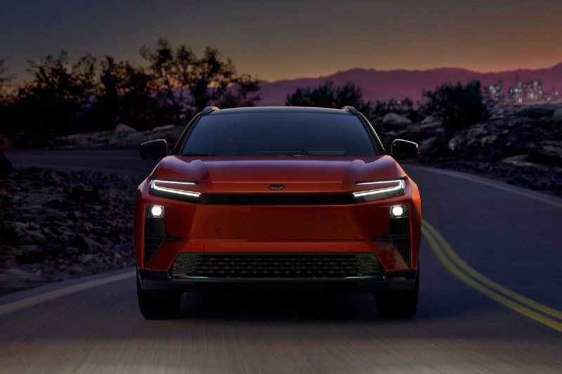 В США представлена новая Toyota C-HR 4