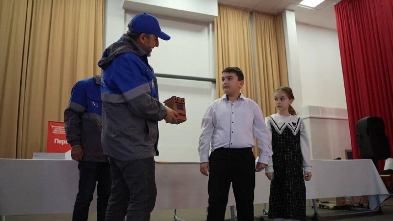 400 школьников Махачкалы обучили правилам безопасного обращения с газом фото