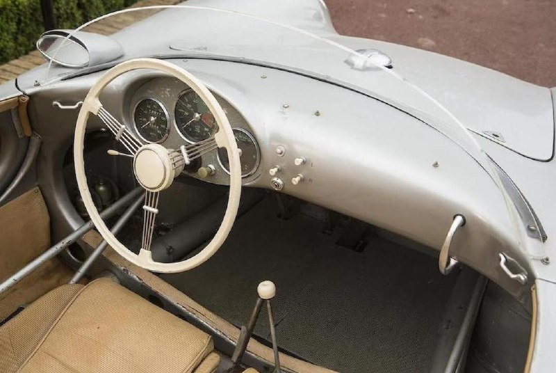 Porsche 550 Spyder американского актёра Джеймса Дина — самый проклятый автомобиль истории, погубивши 3